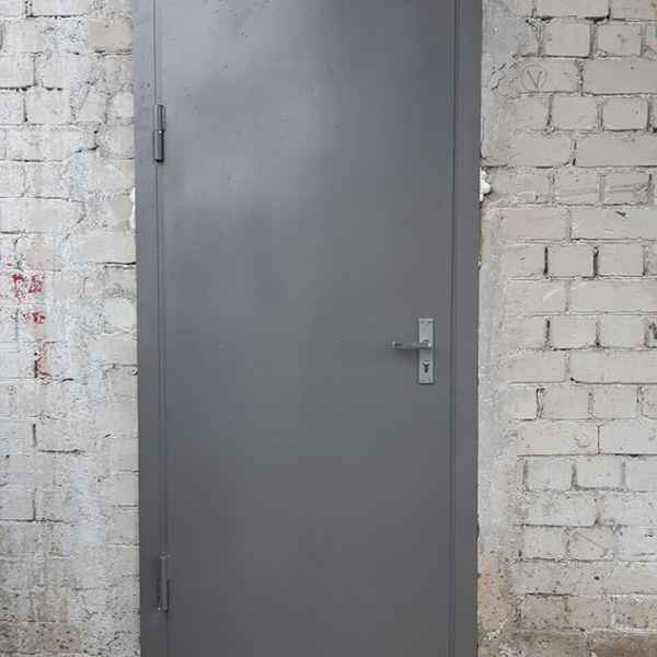 Metalinės rūsio durys pilkos, gamyba, montavimas