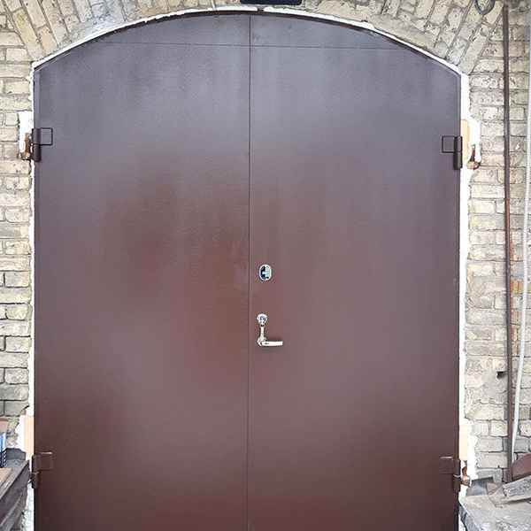 Apvalios metalinės sandėliuko durys