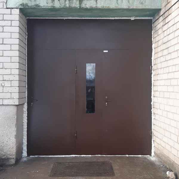 Metalinės laiptinės durys su stiklu