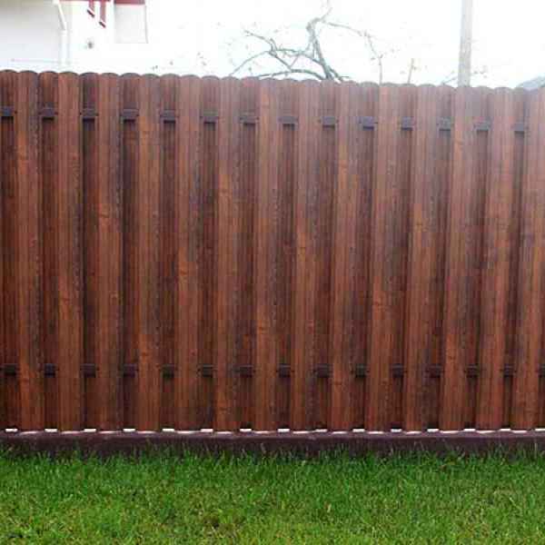 Žaliuzinės tvoros rudos